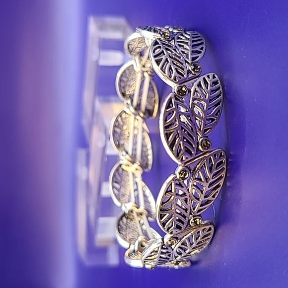 Silver leaf stretch bracelet with faux stones - Picture 1 of 6